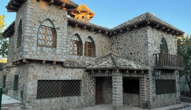 Casa Rural La Moraleja en la Sierra de Cazorla. Pista Deportiva, Parque Infantil