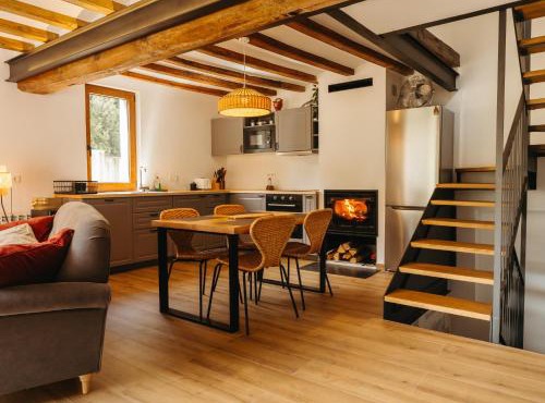 Casa espaiosa amb llar de foc