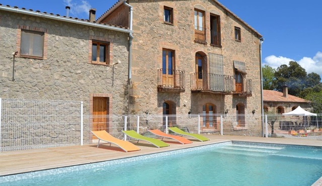 Casa Fabregás - BIG Catalan limestone house with a splendid view over the valley