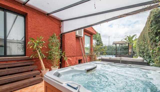 Casa Familiar con Piscina, Jacuzzi y Bbq! Ideal Grupos!