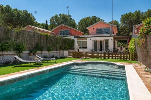 Casa familiar junto al lago con zona de juegos, cine y BBQ