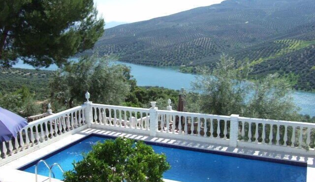 *Casa Feliz * Outstanding private villa & pool with dazzling lake view