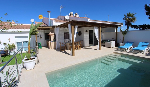 CASA FENU,Ideal house for your holidays near the sea, free wifi, optional air conditioning, pets allowed, dog’s beach