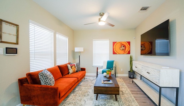 Casa Fiesta-2bed/2bath 1100 sq ft urban stunner