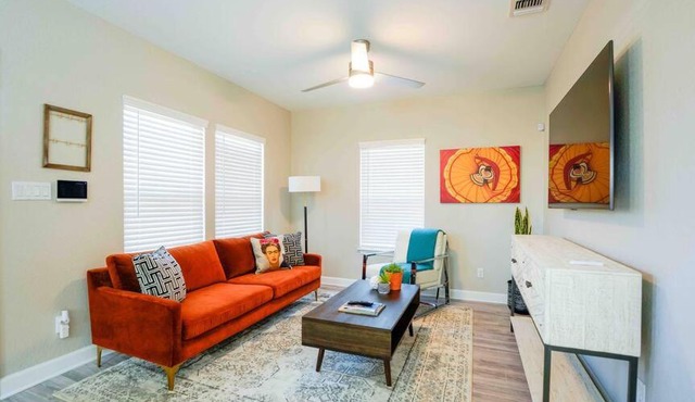 Casa Fiesta-2bed/2bath 1100 sq ft urban stunner