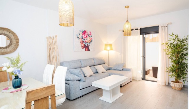 Casa Flor del Rocío: Modern Comfort near Seville with Wi-Fi and Parking