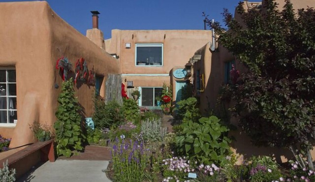 CASA FLORA Quiet & Cozy Downtown Plaza Apartment