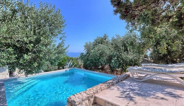 Casa Garden - six bedroom house for 12 guests, heated pool and close to beaches by MyWaycation