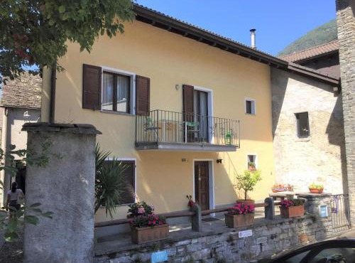 Casa Gialla by Fewotessin