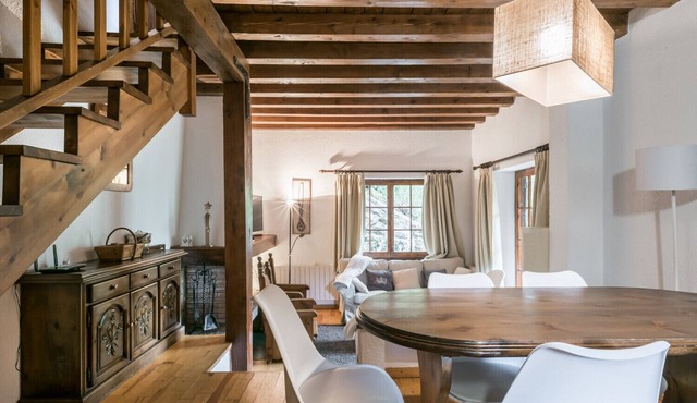 Casa Guineu Cozy 3-story house in the beautiful town of Unha