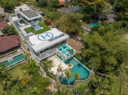 Casa Infinito - Resort Style 8 Bedroom Villa in Canggu