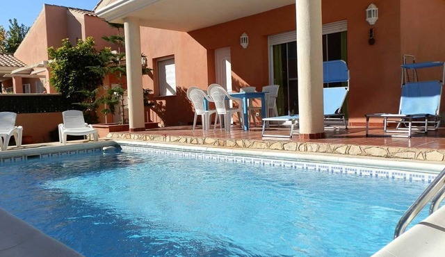 CASA JERONI, Ideal house for your holidays near the sea, free wifi, optional air conditioning, private pool, pets allowed, dog’s beach