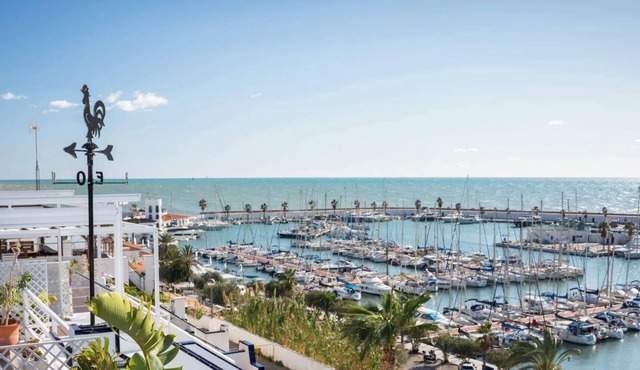 Casa Jetty with sea views, A/C by marina and beach