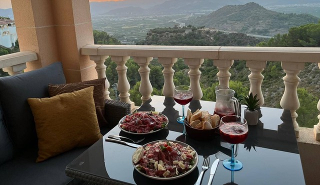 Casa Joli| Lovely villa| sea view | private pool | near beach