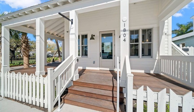 Casa Julieta Luxury Ybor-themed Studio