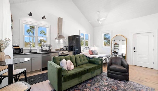 Casa Julieta | Luxury "Ybor-Themed" Studio