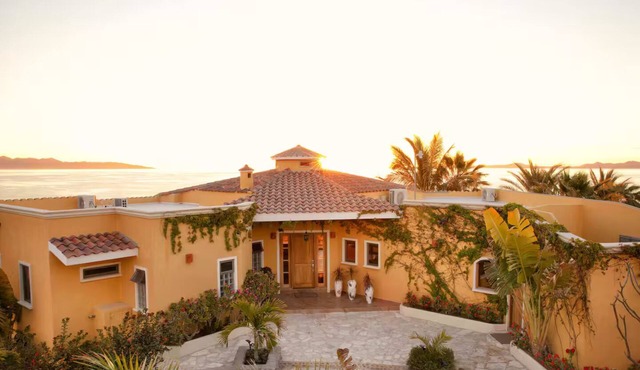 Casa Kalalita – 5 BDR Oceanfront Retreat in El Sargento with Casita