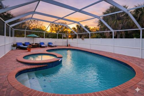 Casa Kampa, con 3 bedrooms and 3 bathrooms, offers a heated swimming pool and a heated spa at no extra cost