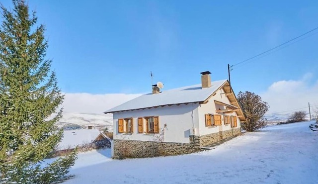 Casa l'Avet. El Vilar d'Urtx