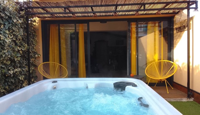 CASA LOVA Jacuzzi, whirlpool bath. Romantic setting Escape and relaxation ❤️