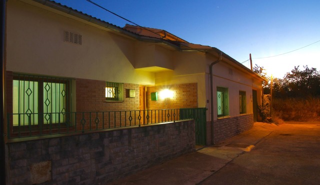 CASA LA FÀBRICA, holiday home with capacity for 10 people