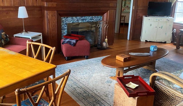 Casa La Flora -Casual Elegance & Old Florida Charm- Location, Location, Location