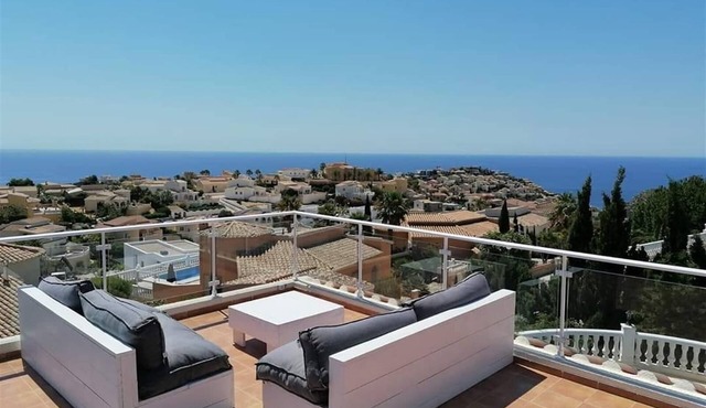 Casa La Perla: Villa with Sea View, Pool, Balcony, A/C & Wi-Fi