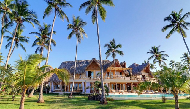 Casa La rodonda: 9 bedroom beachfront on spectacular sunset location.