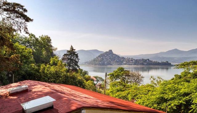 Casa La Serena: Lakeview Cabin in Valle de Bravo