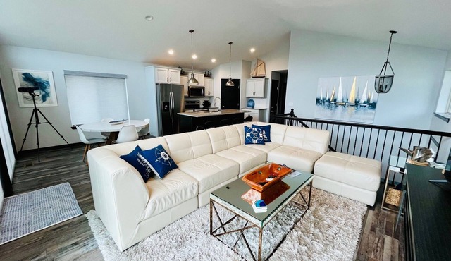 Casa Lago - 4-Bedroom Home & UTV with Okoboji Lake View steps from Bridges Bay!