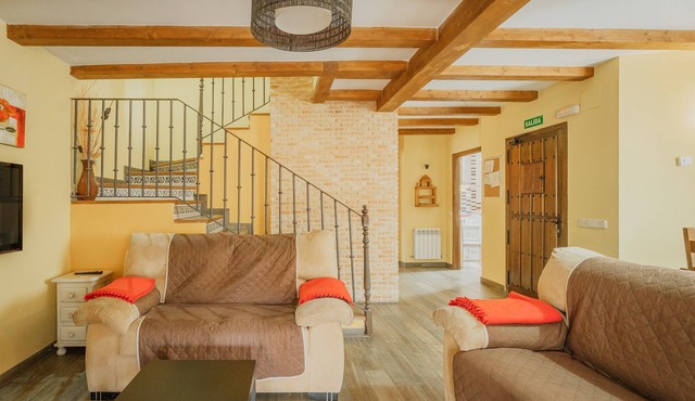 Casa las Eras 3, Sierra de Ayllón – Rural Getaway with Private Parking