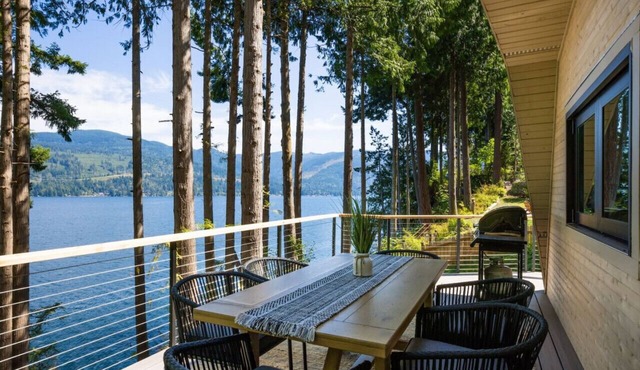 Casa Las Nubes NEW! Whatcom Lakefront Cabin/HotTub