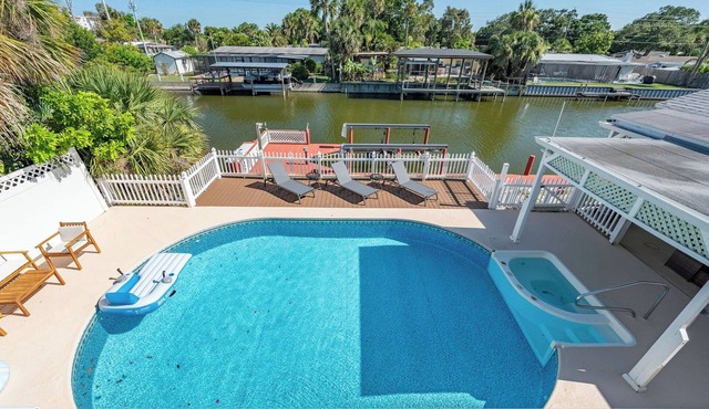 Casa Las Olas - Waterfront Home with Heated Pool, Movie Theater & Arcade