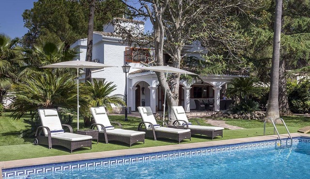 CASA LATEL (Villa with pool and garden)