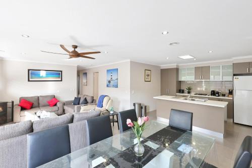 Casa Laut Family friendly short walk to the beach Pets upon agreement Sleeps 6