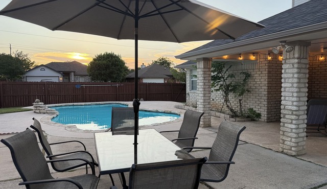 Casa Lava- 4-bedroom pool house in Killeen