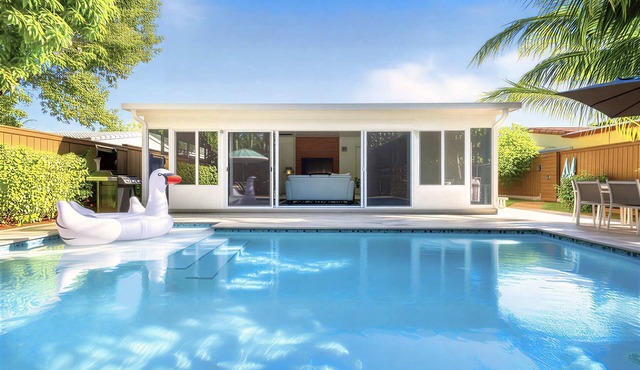 Casa Limon, Stunning Pool, 10 Mins to the Beach