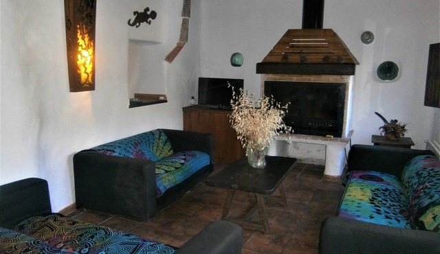 Casa Los Gatos 1 to 13 people. 4 bedrooms with bathroom, living room with fireplace, heating.