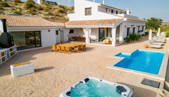 Casa Lua Galera - Casa Rural de Lujo con 2 Piscinas, spa y Vistas Espectaculares