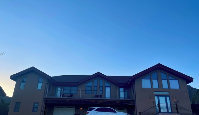 Casa Luna - Executive Lodging with Mountain Views ~5 min from LANL