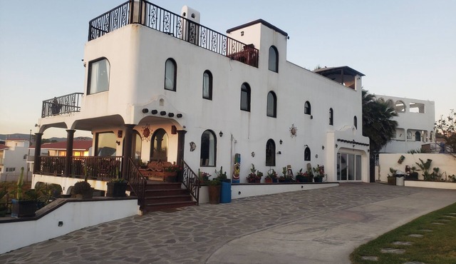 Casa Luna - Large Oceanfront Villa - sleeps 20+ pool, jacuzzi, beachfront & bbq