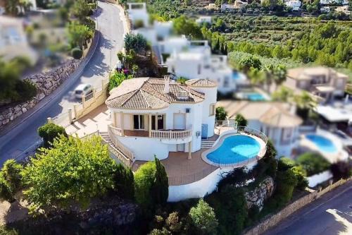 Casa Luna - Three Bedroom Villa with Stunning View