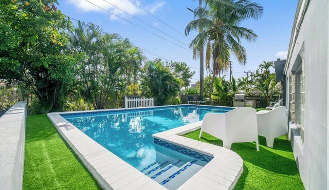 Casa Luna | Tropical Pool | 8 mins to the Beach