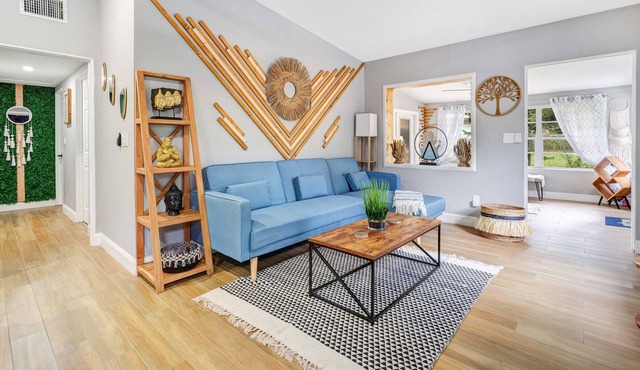 Casa Luna- Unique Lakefront Home