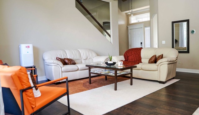 Casa Mahogany - East Bricktown's Contemporary Gem. HOT TUB!