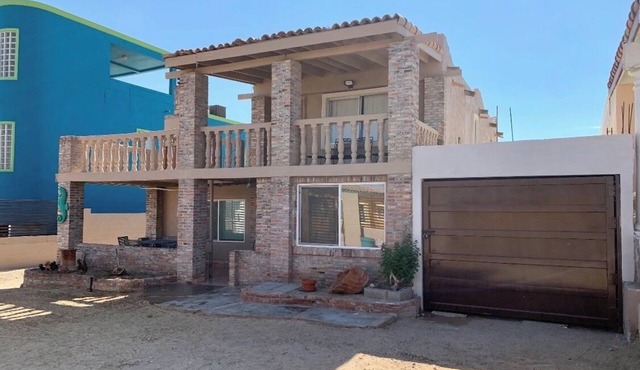 Casa Makayos – Your Seaside Escape, Walking Distance to a Private Beach