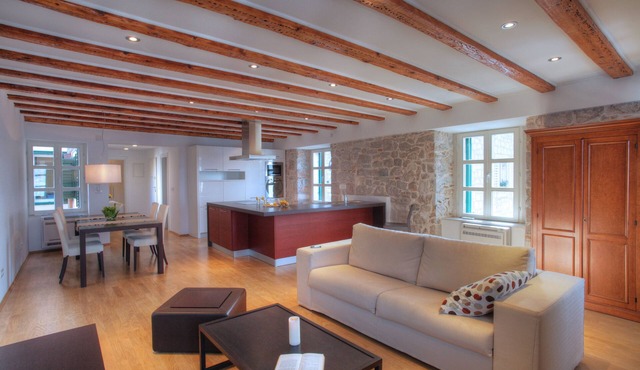 Casa Marina - Waterfront Apartment with Stunning Views