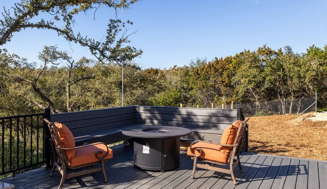 Casa Mariposa |Newly Renovated| Firepit*Fireplace*Great Deck*Pets Welcome!