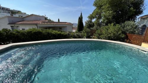Casa Mas Fumats con piscina terraza y garaje AV-49