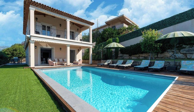 CASA-Mathilda luxueuse villa moderne avec piscine